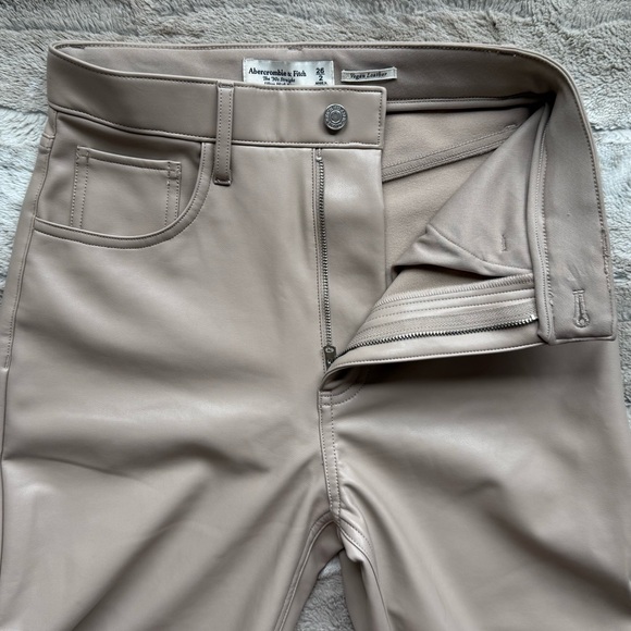 ABERCROMBIE & FITCH The '90s Straight Ultra High Rise Vegan Leather Pants - Picture 5 of 15
